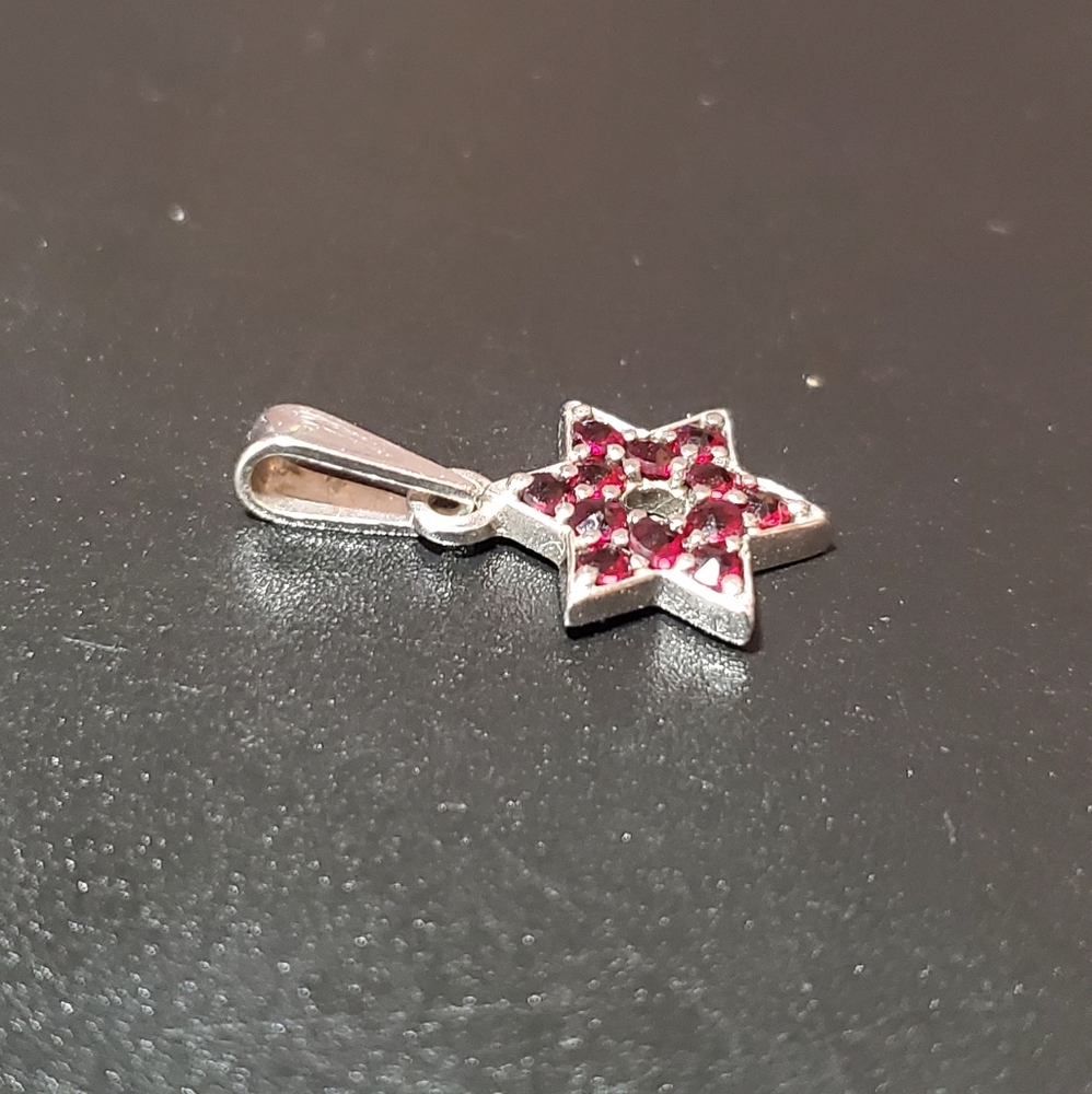 ***SOLD*** Star of David Silver and Garnet Pendant - Picture 1 of 6